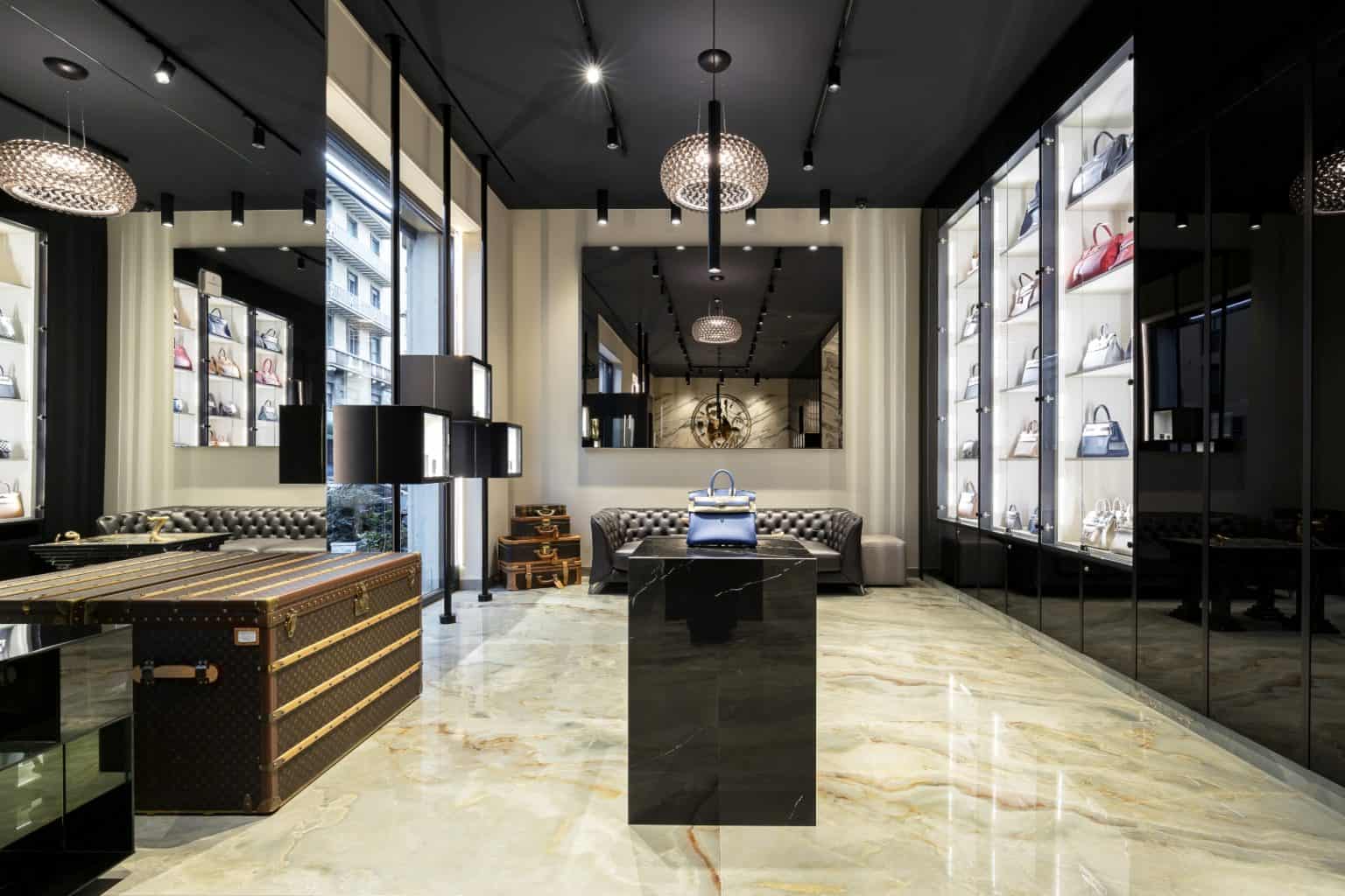 Tempat Ruzza Ruzza Orologi & Bags – arcHITects srl